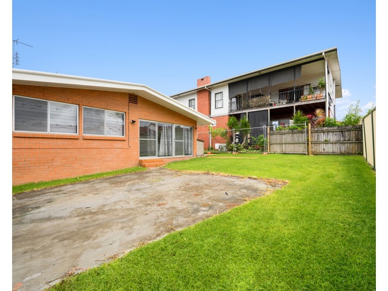 45 Brolga Avenue, Southport QLD 4215