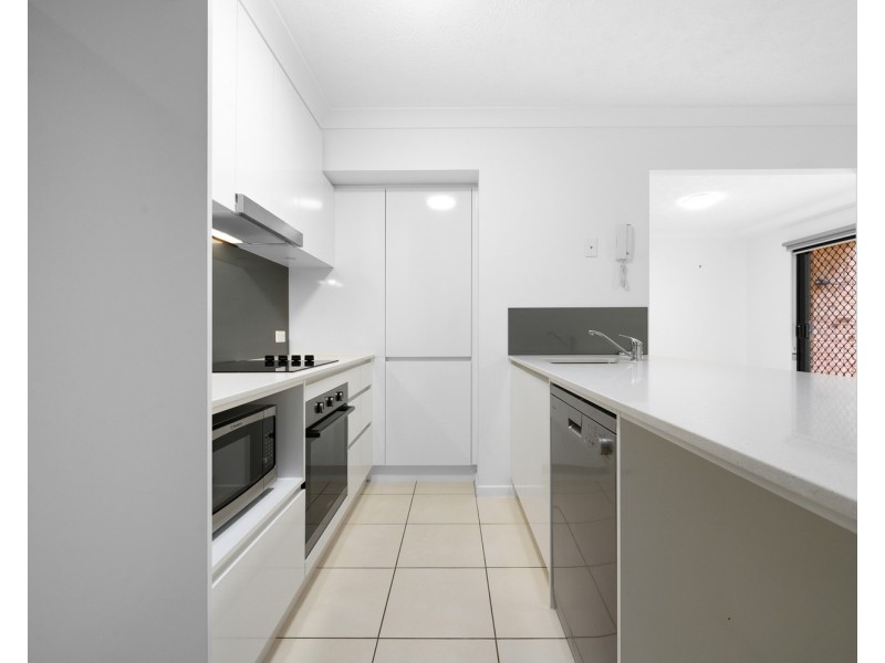 3/27 Chester Terrace, Southport QLD 4215