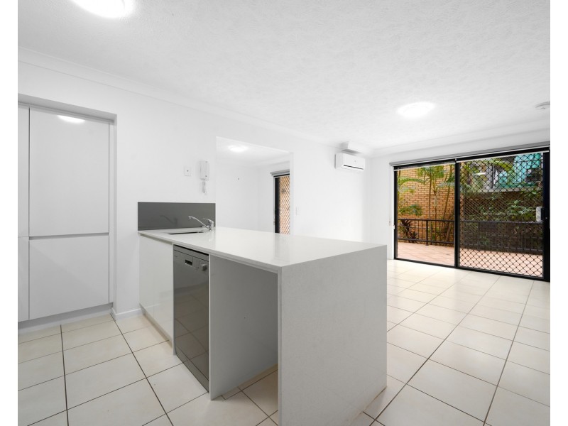 3/27 Chester Terrace, Southport QLD 4215