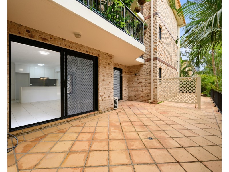 3/27 Chester Terrace, Southport QLD 4215