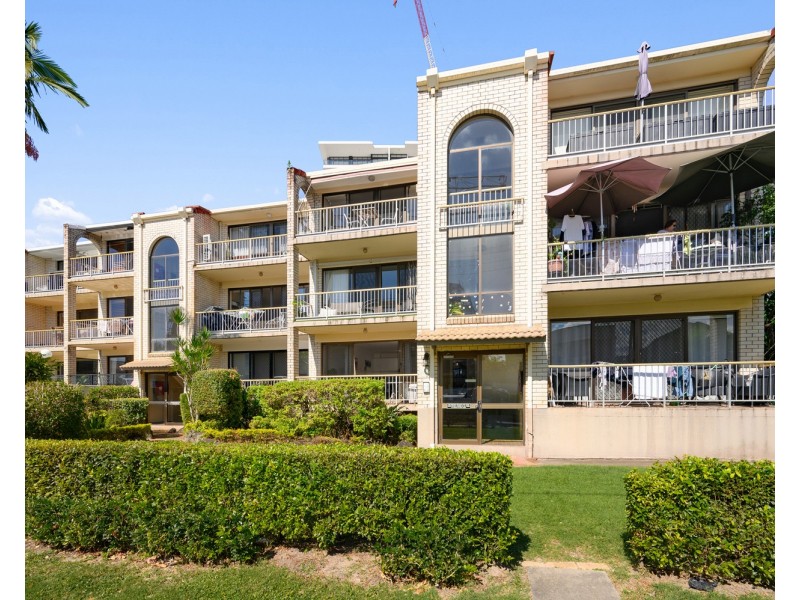 2/112 Stanhill Drive, Chevron Island QLD 4217