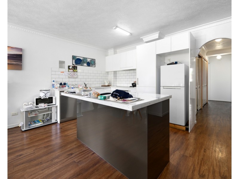 2/112 Stanhill Drive, Chevron Island QLD 4217
