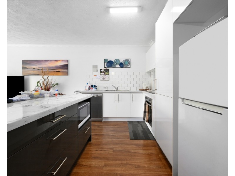 2/112 Stanhill Drive, Chevron Island QLD 4217