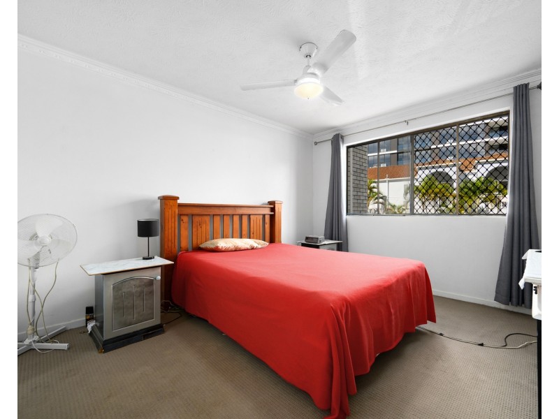 2/112 Stanhill Drive, Chevron Island QLD 4217