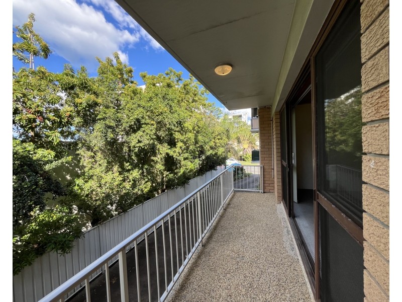2/9-11 Baker Avenue, Labrador QLD 4215