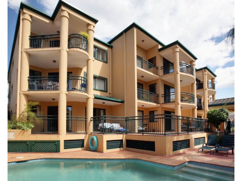 4/12 Spendelove Avenue, Southport QLD 4215