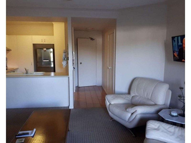 4/12 Spendelove Avenue, Southport QLD 4215