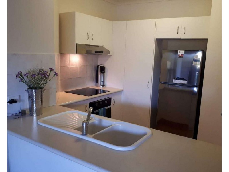 4/12 Spendelove Avenue, Southport QLD 4215