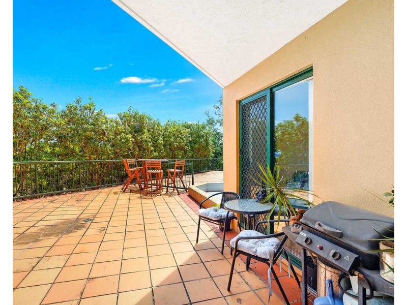 4/12 Spendelove Avenue, Southport QLD 4215