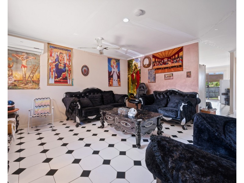 2/167 Olsen Avenue, Labrador QLD 4215