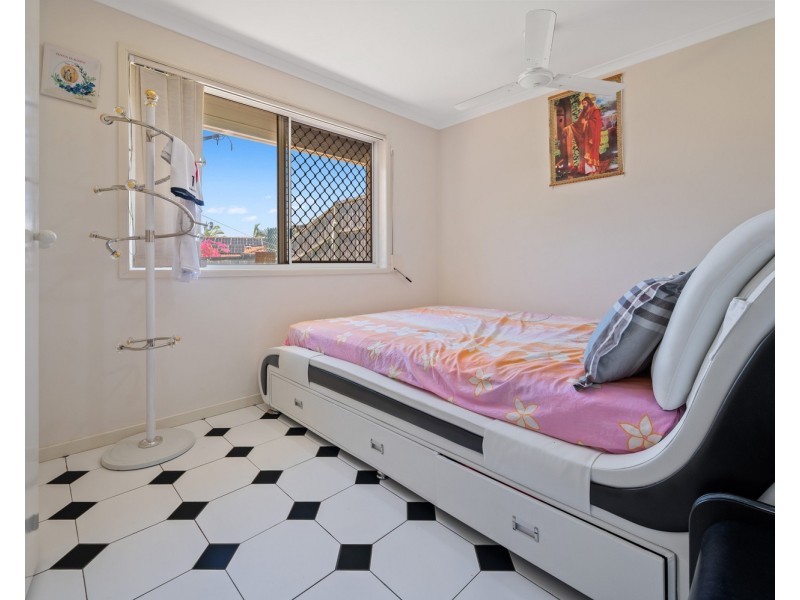 2/167 Olsen Avenue, Labrador QLD 4215