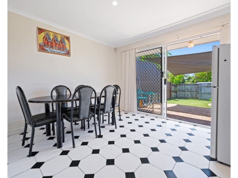 2/167 Olsen Avenue, Labrador QLD 4215