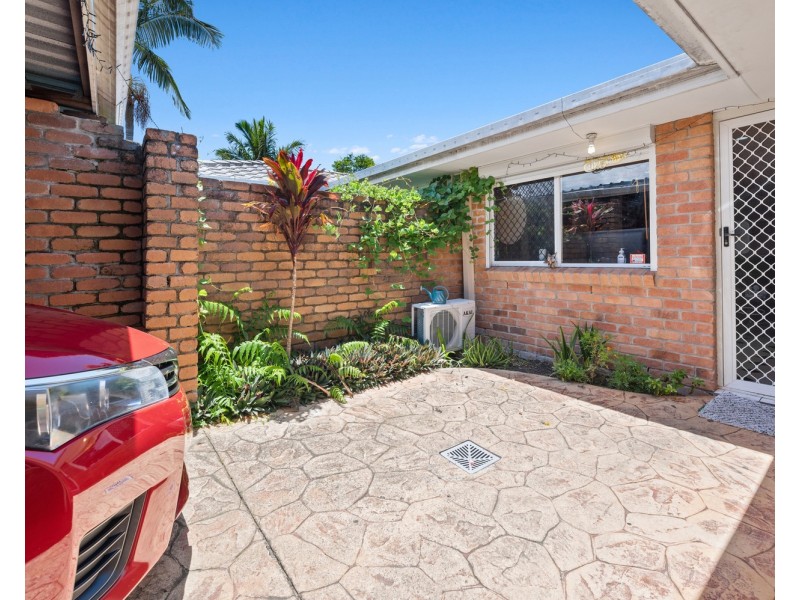 2/167 Olsen Avenue, Labrador QLD 4215