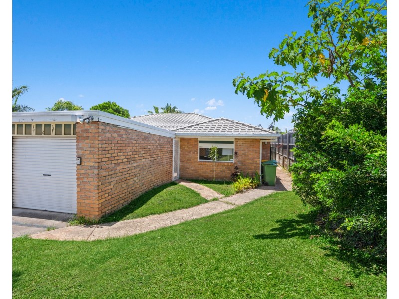 2/167 Olsen Avenue, Labrador QLD 4215