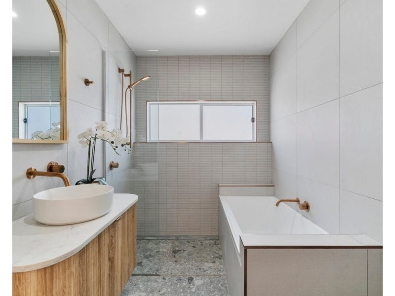 23 Brooke Avenue, Southport QLD 4215