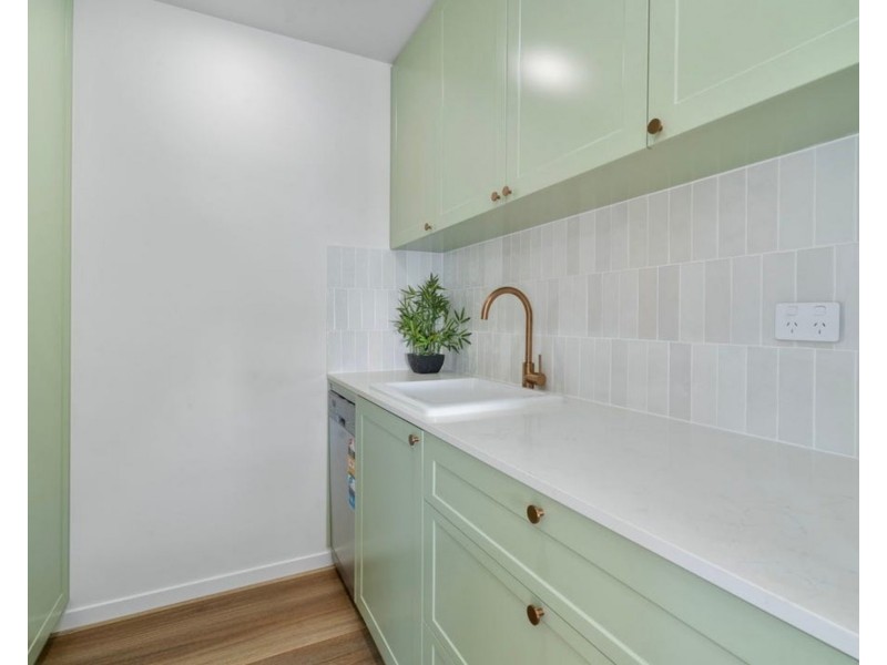 23 Brooke Avenue, Southport QLD 4215