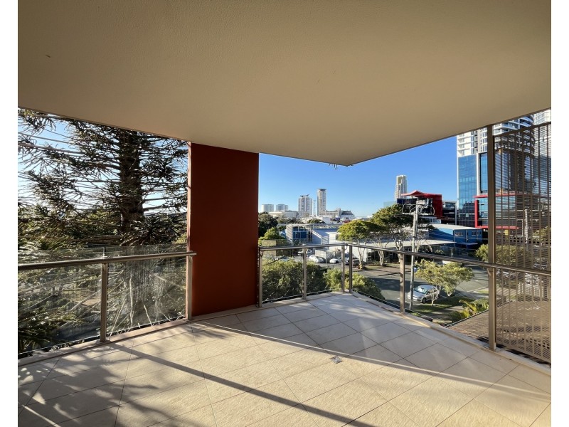 6/20 Lawson Street, Southport QLD 4215