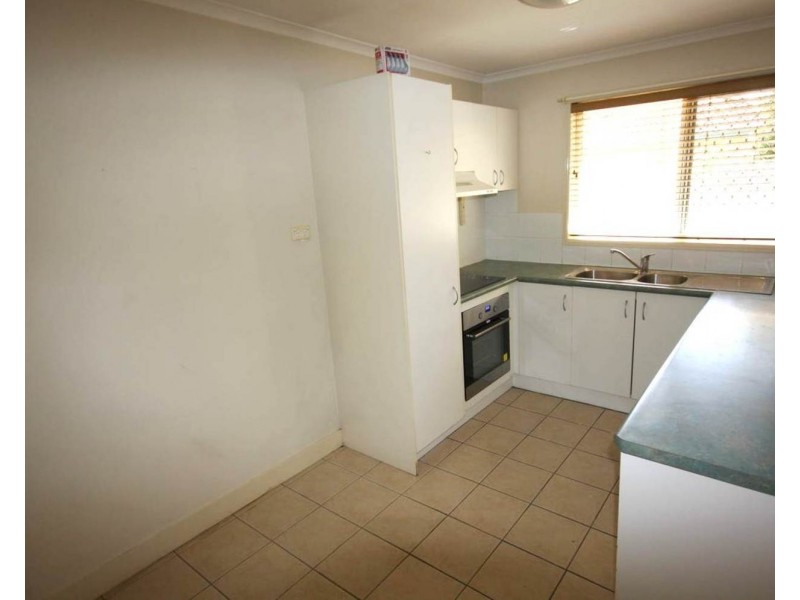 2/156 Kumbari Avenue, Labrador QLD 4215