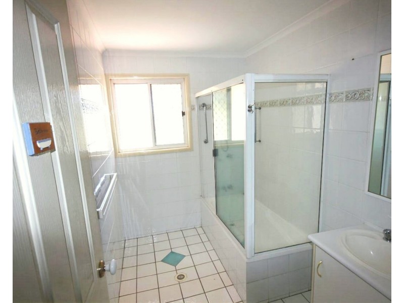 2/156 Kumbari Avenue, Labrador QLD 4215