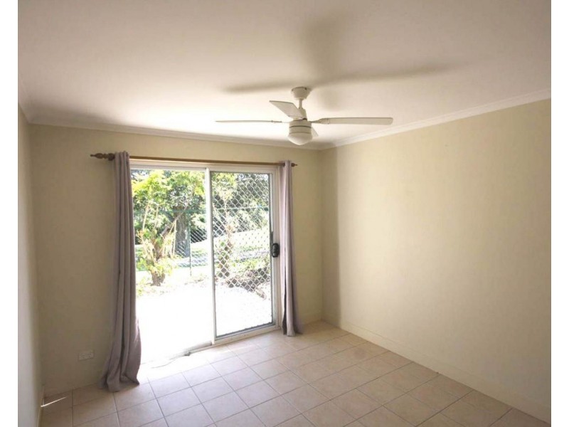 2/156 Kumbari Avenue, Labrador QLD 4215