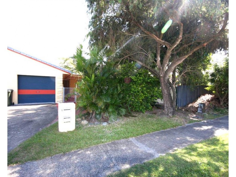 2/156 Kumbari Avenue, Labrador QLD 4215