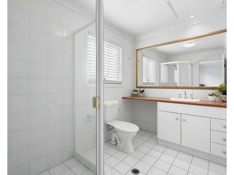 100 Cotlew Street East, Southport QLD 4215