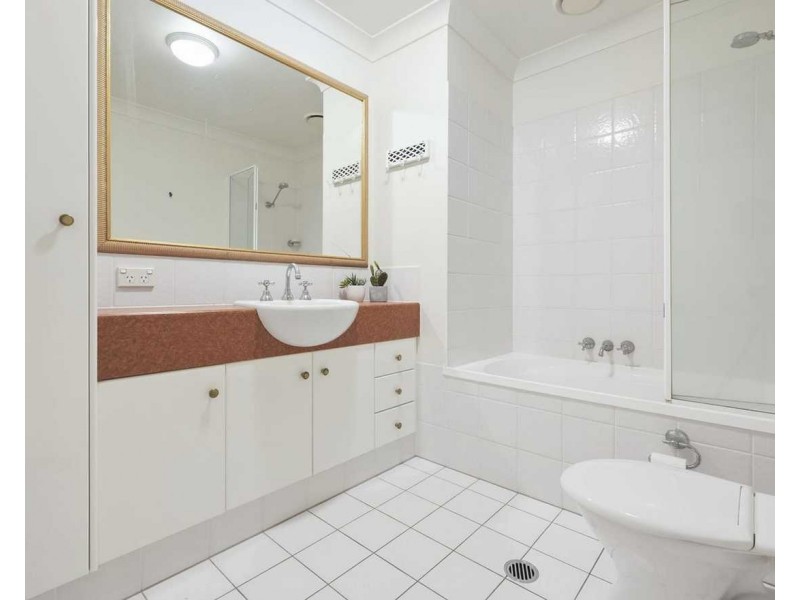 100 Cotlew Street East, Southport QLD 4215