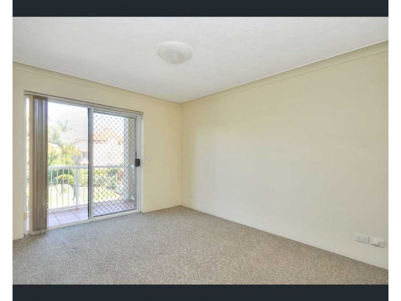 8/20 Canal Avenue, Runaway Bay QLD 4216