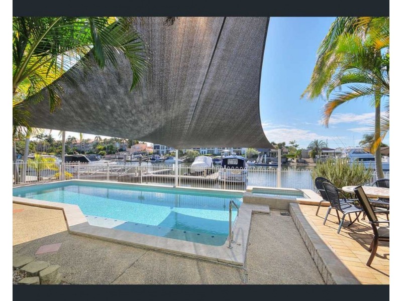 8/20 Canal Avenue, Runaway Bay QLD 4216