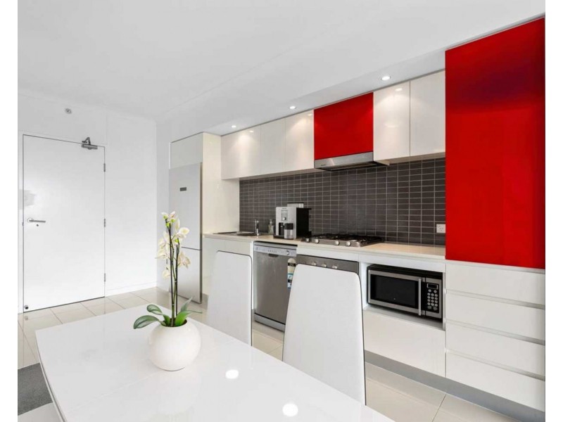 32408/9 Lawson Street, Southport QLD 4215