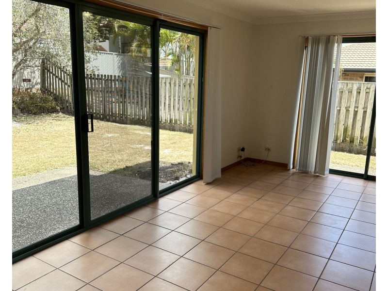 174 Greenacre Drive, Arundel QLD 4214