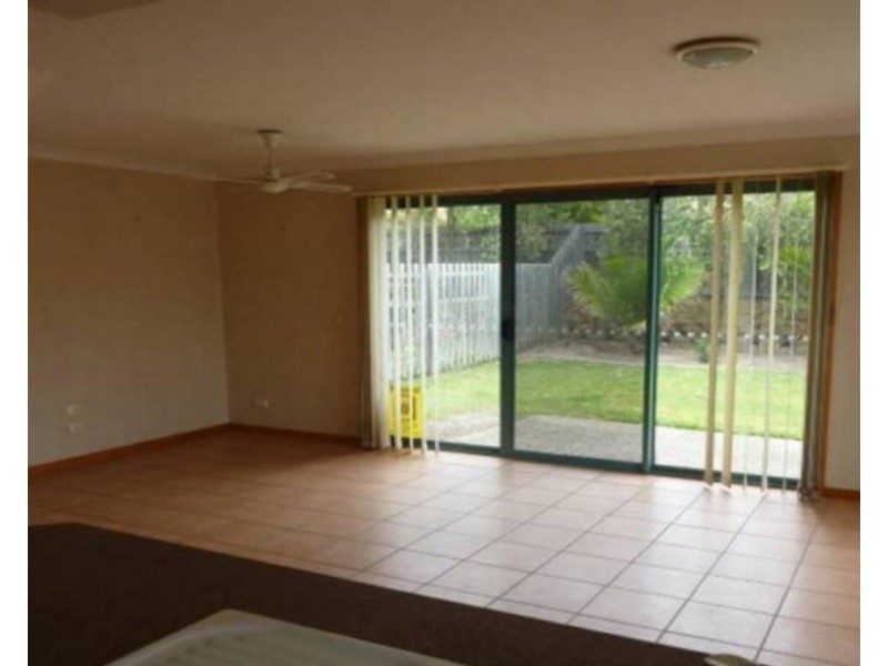 174 Greenacre Drive, Arundel QLD 4214