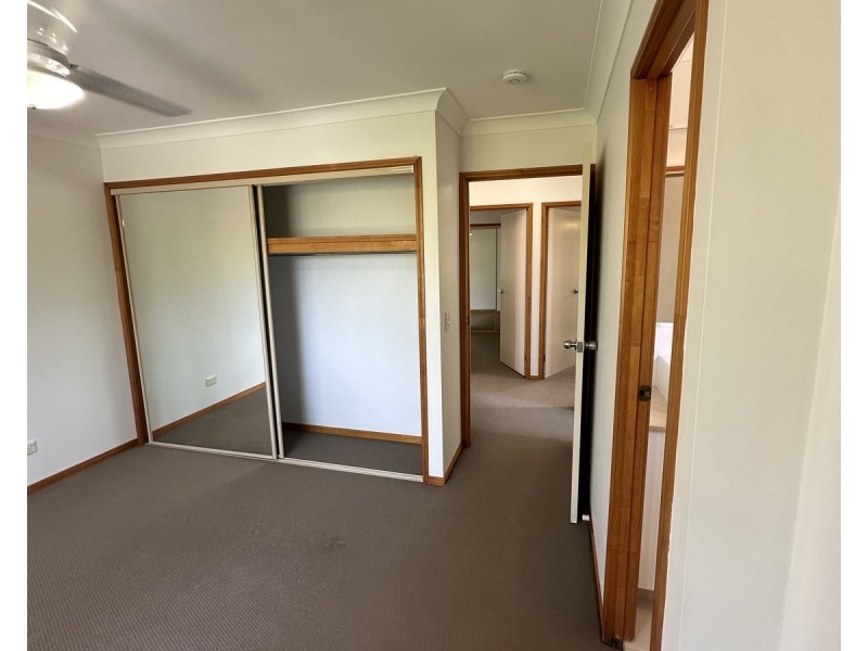 174 Greenacre Drive, Arundel QLD 4214