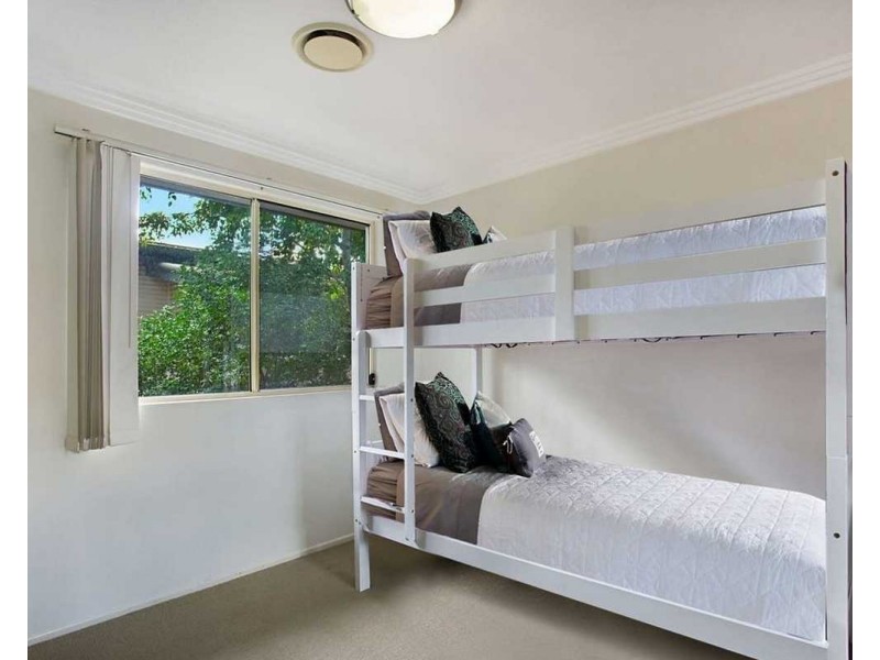 3/4 Locke Street, Southport QLD 4215