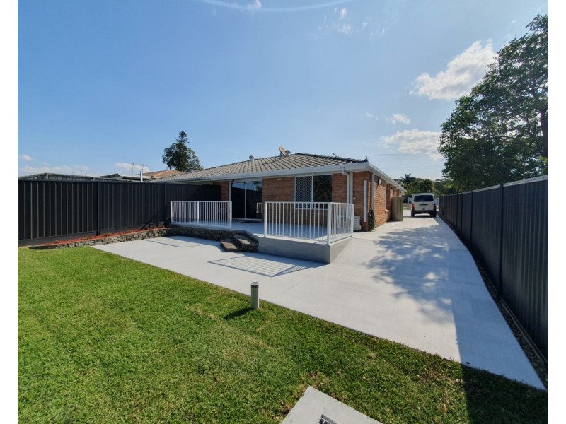 1/167 Olsen Avenue, Labrador QLD 4215