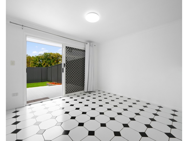 1/167 Olsen Avenue, Labrador QLD 4215