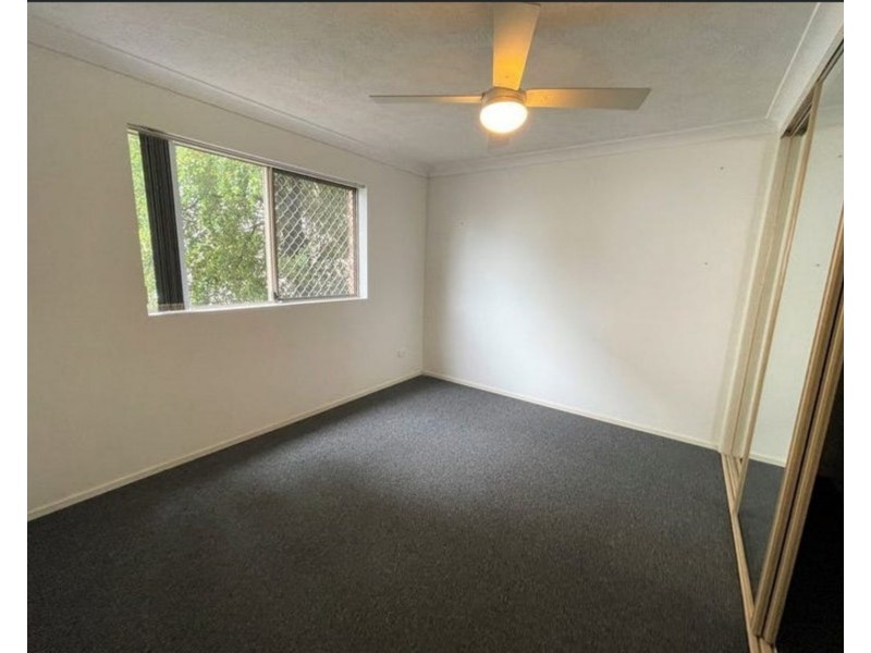 2/28 Sykes Court, Southport QLD 4215