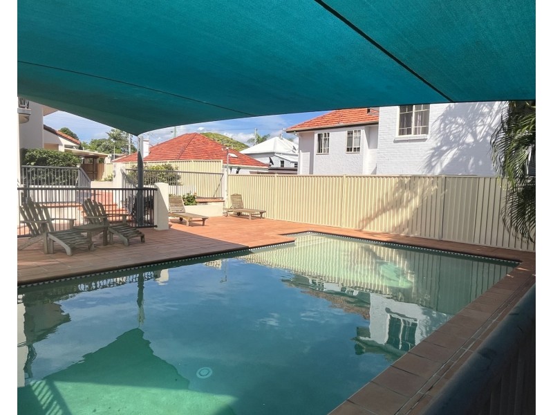 18/217 Scarborough Street, Southport QLD 4215