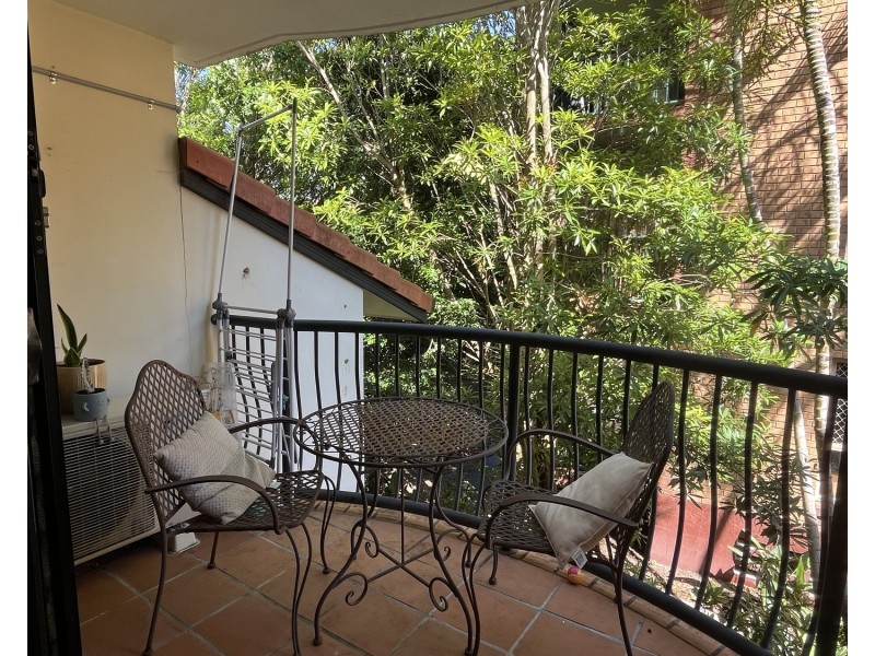 18/217 Scarborough Street, Southport QLD 4215