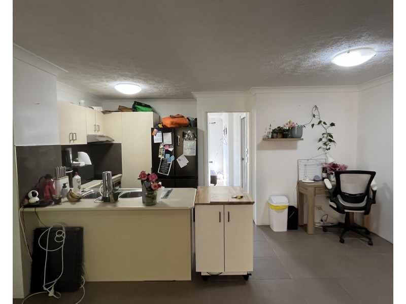 18/217 Scarborough Street, Southport QLD 4215