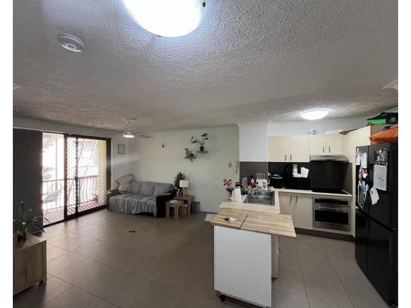 18/217 Scarborough Street, Southport QLD 4215