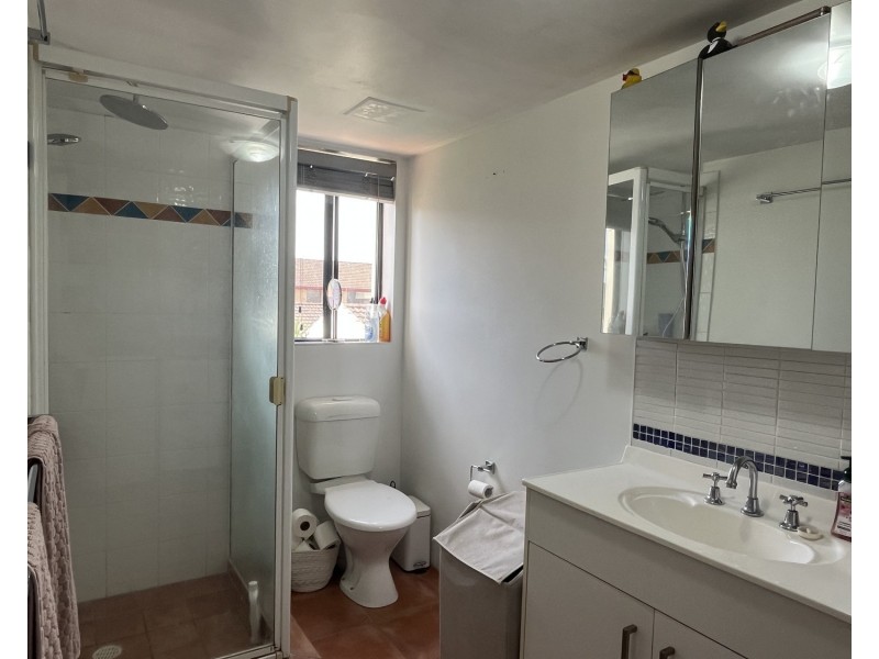 18/217 Scarborough Street, Southport QLD 4215