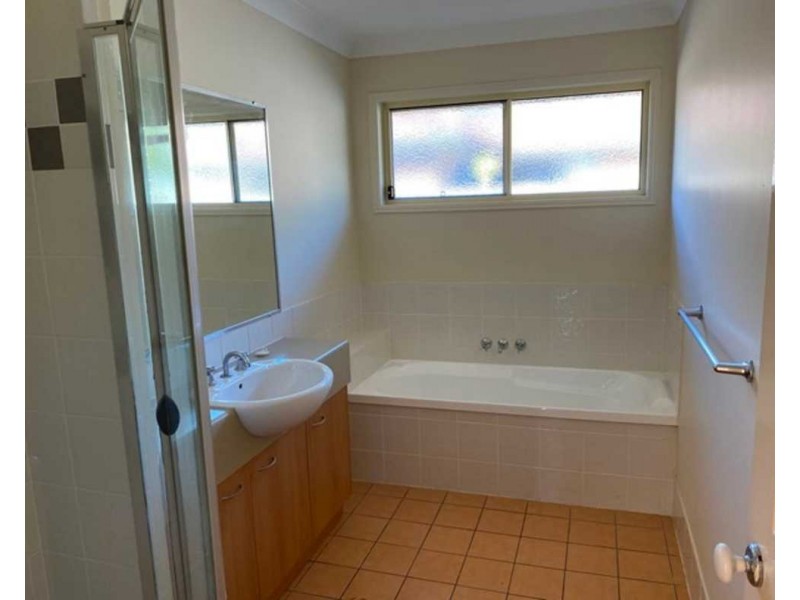 91 Crestwood Drive, Molendinar QLD 4214