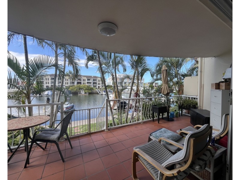 4/20 Canal Avenue, Runaway Bay QLD 4216
