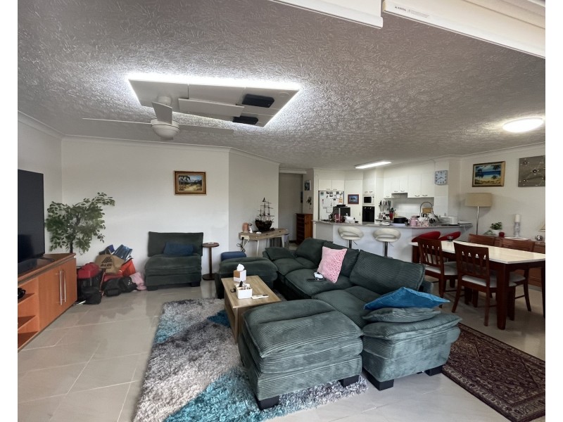 4/20 Canal Avenue, Runaway Bay QLD 4216