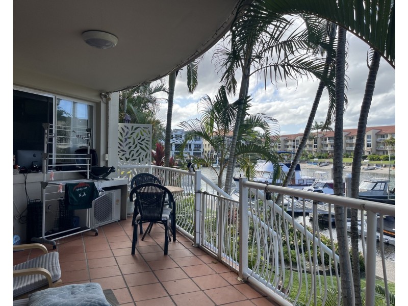 4/20 Canal Avenue, Runaway Bay QLD 4216