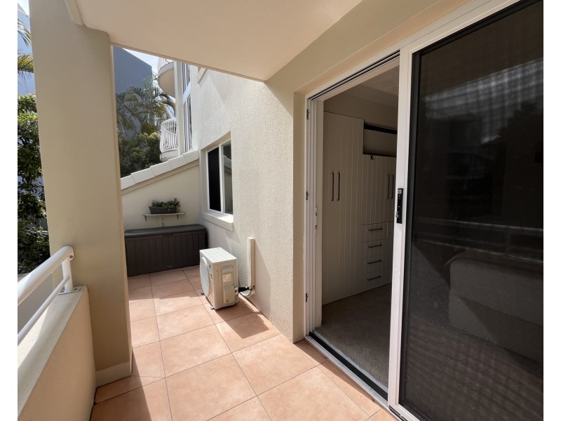 4/20 Canal Avenue, Runaway Bay QLD 4216