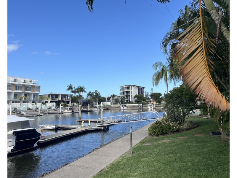 4/20 Canal Avenue, Runaway Bay QLD 4216