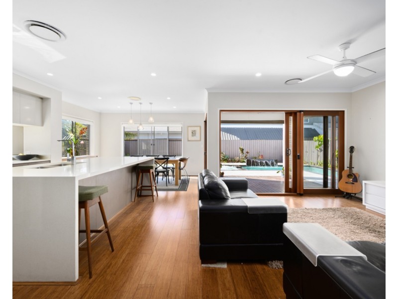 28 Grant Avenue, Hope Island QLD 4212