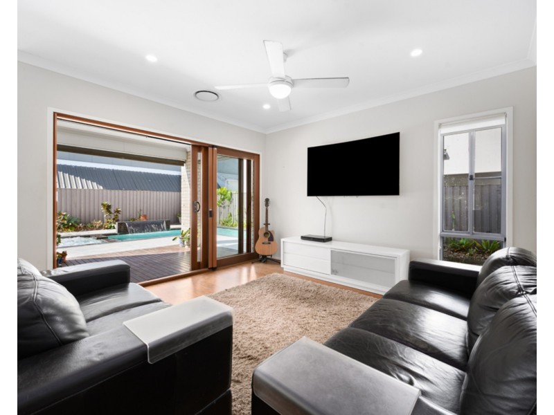 28 Grant Avenue, Hope Island QLD 4212